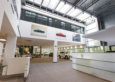 Instalación eléctrica para concesionario de vehículos Porsche en Vigo