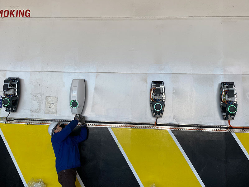 Instalación de puntos de recarga para vehículo eléctrico en Naviera